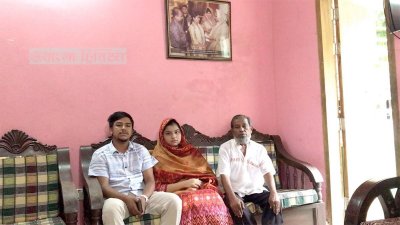 পরিবারের সঙ্গে মিথিলা