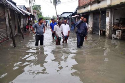 বাঁধ ভেঙে প্লাবিত সাতক্ষীরা উপকূল