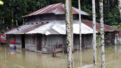 পানির নিচে শতাধিক গ্রাম, তলিয়ে গেছে মৎস্য খামার