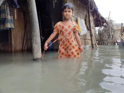 বর্ষণে বাড়িঘর প্লাবিত