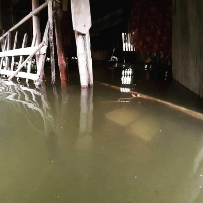 বর্ষণে বাড়িঘর প্লাবিত
