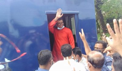 কারাগারে নেওয়া হচ্ছে বরখাস্ত হওয়া চেয়ারম্যানকে