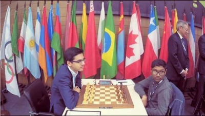 ডাচ গ্র্যান্ডমাস্টার আনিস গিরির সঙ্গে ফাহাদ রহমান (ফাইল ছবি)
