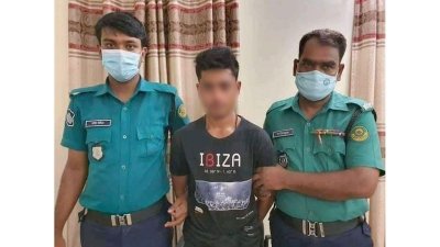 নগ্ন হয়ে নারীকে হুমকি দেওয়া কিশোর আটক