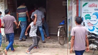 চাঁপাইনবাবগঞ্জে আ.লীগের দুই পক্ষের সংঘর্ষ, আহত ১০