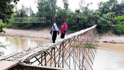 বগুড়ার নাগর নদে নেই সেতু, ঝুঁকিপূর্ণ সাঁকোয় পারাপার