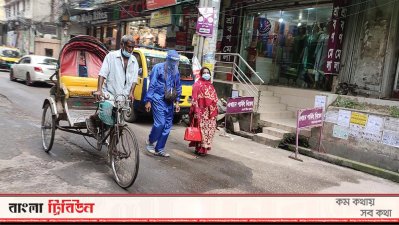 ওয়ারী এলাকায় কয়েকজনের চলাচল