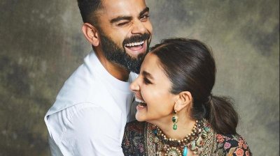 ঘরে আসছে নতুন অতিথি, শুভেচ্ছায় ভাসছেন কোহলি-আনুশকা