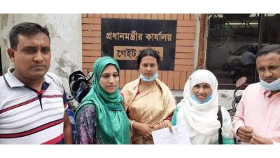 স্মারকলিপি জমা দিচ্ছেন প্যানেল নিয়োগ প্রত্যাশীরা (ফাইল ছবি)