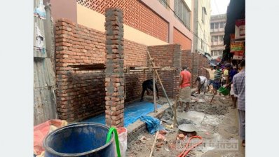 দখল পোক্ত করতে গড়ে তোলা হয় দোকান 