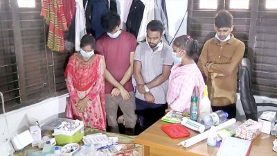 গ্রেফতারকৃত ৫ প্রতারক সদস্য 