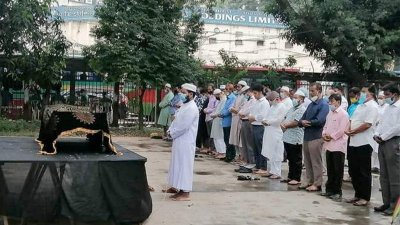 প্রয়াত সাংবাদিক ফেরদৌস কোরেশীর জানাজা