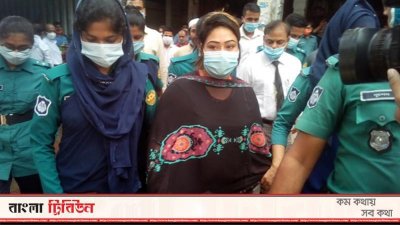 আদালত প্রাঙ্গণে শামীমা নূর পাপিয়া 