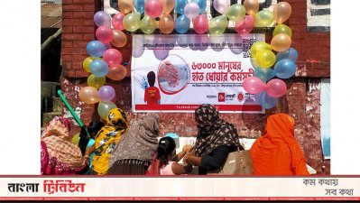 ৬৩ হাজার ট্রেনযাত্রীর হাত ধোয়ার ব্যবস্থা করলেন স্বেচ্ছাসেবী যুবকরা