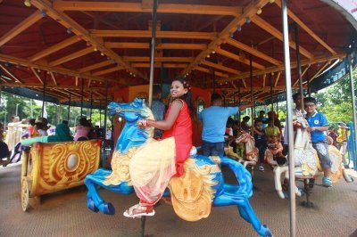স্বাভাবিক সময়ের শিশু পার্ক