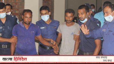 ইউএনও ওয়াহিদা খানমের ওপর হামলার মামলার দুই আসামি নবিরুল ও সান্টুকে আদালতে আনা হচ্ছে। 