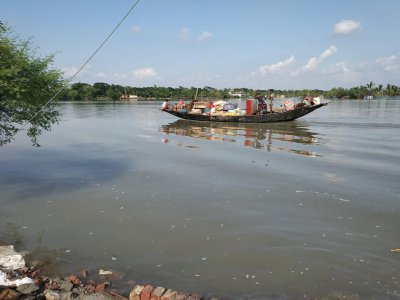 সাতক্ষীরার উপকূলীয় এলাকার প্রধান বাহন নৌকা