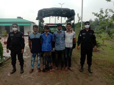 তিন গাড়ি তল্লাশি করে ১৩ কেজি গাঁজা