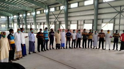 ভাসানচর আশ্রয়ণ প্রকল্প পরিদর্শনে যাওয়া রোহিঙ্গা নেতারা