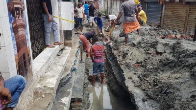 তিতাসের খোঁড়াখুঁড়ি চলছে