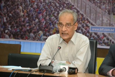 সংবাদমাধ্যমে কথা বলছেন বাফুফে নির্বাচনের প্রধান নির্বাচন কমিশনার মেজবাহ আহমেদ