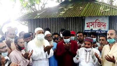 মসজিদের সামনে মুনমুনের নাচ, আয়োজকদের তওবা
