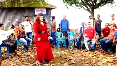 মসজিদের সামনে মুনমুনের নাচ, আয়োজকদের তওবা