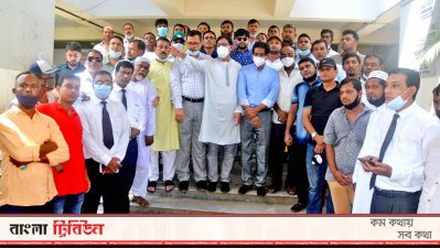 চট্টগ্রামের বিএনপি নেতাদের জামিন বাতিল করায় সরকারের বিরুদ্ধে আদালতকে প্রভাবিত করার অভিযোগ আনেন নগর বিএনপি সভাপতি ডা. শাহাদাৎ হোসেন।