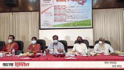গুলশানের একটি কনভেনশান সেন্টারে বক্তব্য দেন সংস্কৃতি-বিষয়ক প্রতিমন্ত্রী কে এম খালিদ