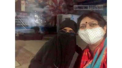 প্রতিবেদকের সঙ্গে ঝর্ণা আক্তার 