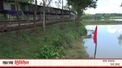 খাসজমি দখলমুক্ত করে লাল পতাকা দিয়ে চিহ্নিত করা হয়েছে