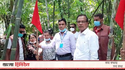 খাসজমি দখলমুক্ত করে লাল পতাকা দিয়ে চিহ্নিত করা হচ্ছে 