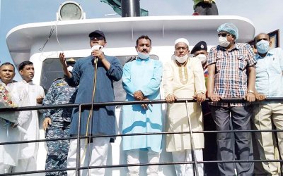 পথসভায় বক্তব্য রাখছেন নৌ-পরিবহন প্রতিমন্ত্রী 