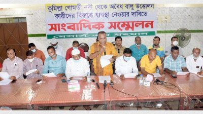 সাংবাদিক সম্মেলনে কথা বলছেন মাহাবুবুর রহমান 
