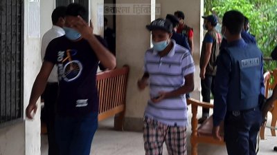 জামিনে মুক্ত দুই আসামি মাহাবুব হাসান মিলন ও আবু নাসির রুবেল 