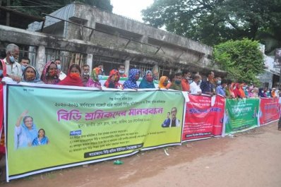 বিড়ির ওপর অগ্রিম আয়কর প্রত্যাহারের দাবি