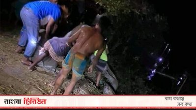 বাঁধ রক্ষার চেষ্টা করা হচ্ছে