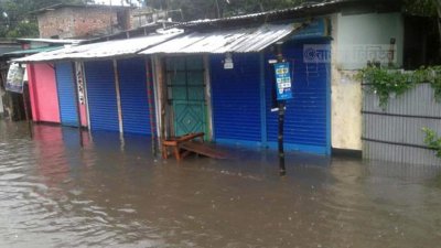 জলাবদ্ধতায় নাকাল পঞ্চগড় পৌরবাসী