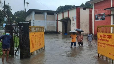 জলাবদ্ধতায় নাকাল পঞ্চগড় পৌরবাসী