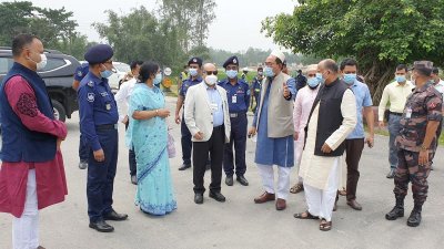 বাংলাবান্ধা স্থলবন্দর পরিদর্শন 