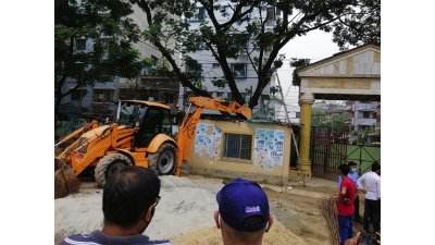 ডিএনসিসি’র পার্ক ও খেলার মাঠ থেকে অবৈধ দখল উচ্ছেদ