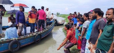 ১৯শ' বস্তা সিমেন্টসহ ডুবে যাওয়া ট্রলারের মালিকের লাশ উদ্ধার
