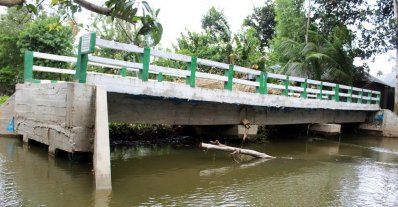 ক্ষতিগ্রস্ত সেতুটি