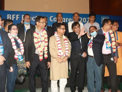 বিজয়ের পর ফুলেল শুভেচ্ছায় সিক্ত হন কাজী সালাউদ্দিন ও তার প্যানেলের সদস্যরা।