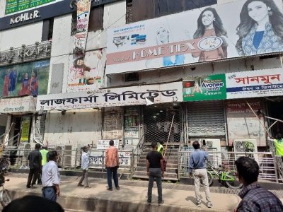 অবৈধ বিলবোর্ড উচ্ছেদ অভিযান 