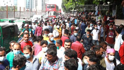 টিকিটের জন্য অপেক্ষায় প্রবাসীরা