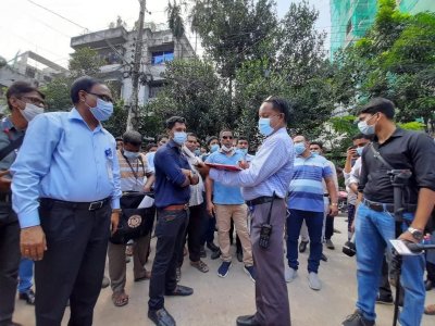 অবৈধ বিলবোর্ড উচ্ছেদ অভিযান 