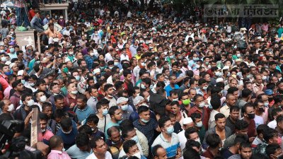 টিকিটের জন্য এভাবেই অপেক্ষারত সৌদি প্রবাসীরা 