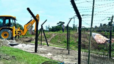 ভারতের হলদিবাড়ী নো-ম্যানস ল্যান্ডে চলছে উন্নয়ন কাজ