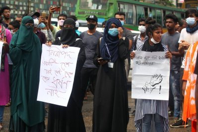 উত্তরায় শিক্ষার্থীদের ধর্ষণবিরোধী বিক্ষোভ